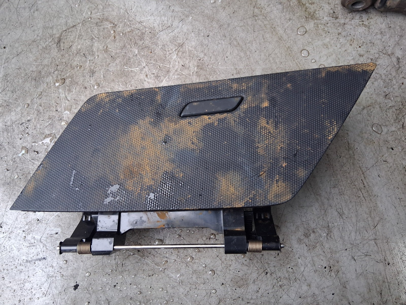 VW VOLKSWAGEN TIGUAN MK2 DASHBOARD CENTRE UPPER STORAGE COMPARTMENT 5NC857922