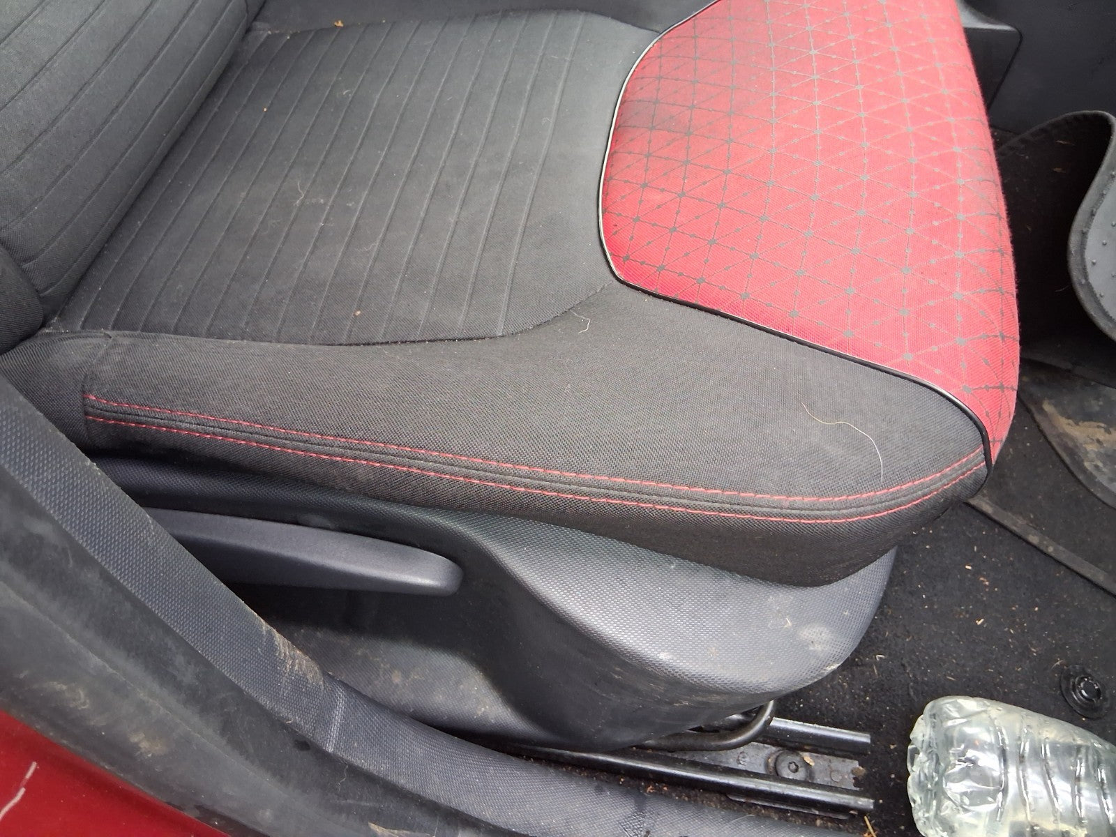 2013 RENAULT CLIO X98 MK4 OSF DRIVER SIDE FRONT RIGHT COMPLETE FABRIC SEAT