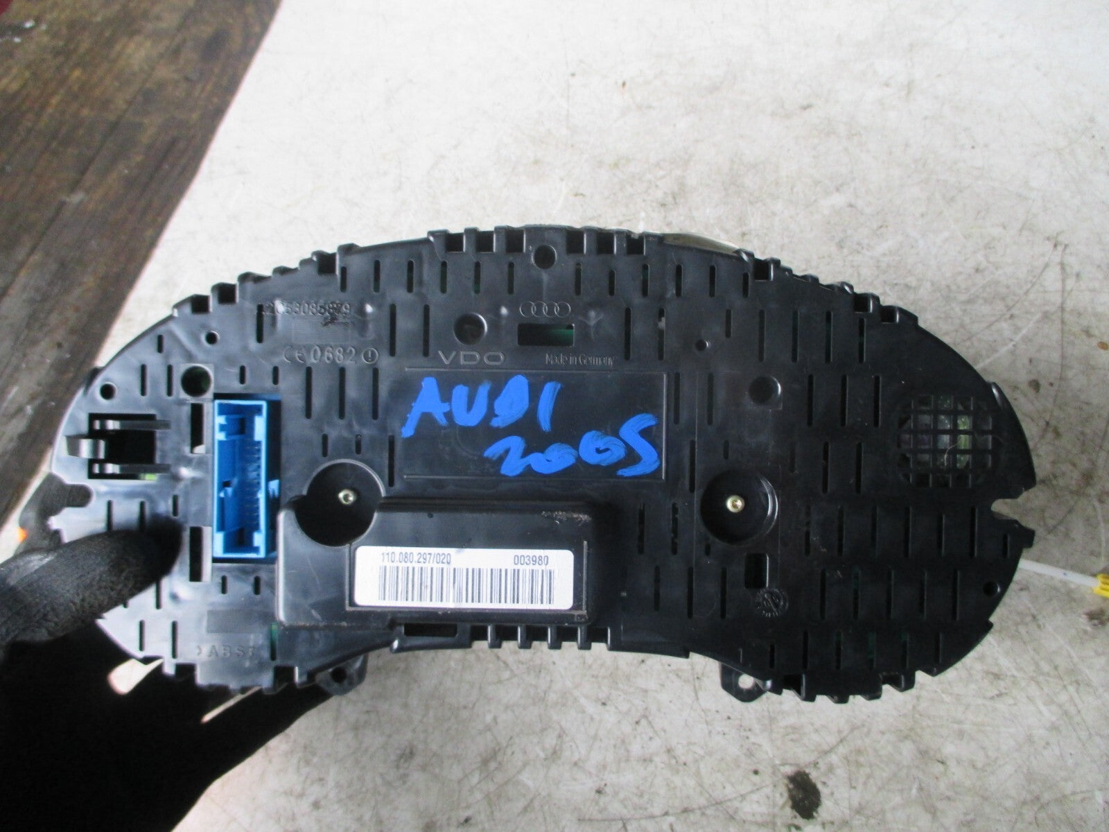 AUDI A3 8P 2005 SPEEDOMETER CLUSTER INSTRUMENT CLOCK 8P09209818