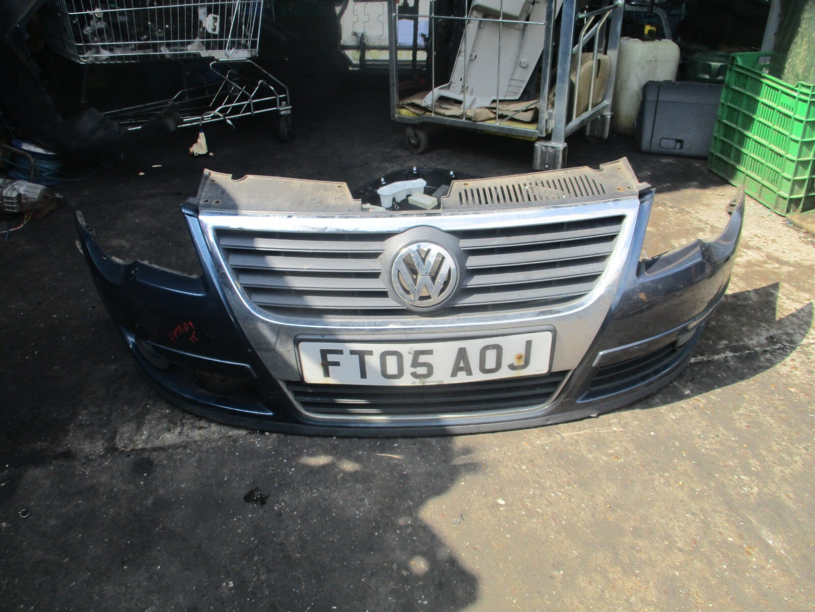 VW VOLKSWAGEN PASSAT B6 2005 COMPLETE FRONT BUMPER GRILL FOG LIGHT BLUE