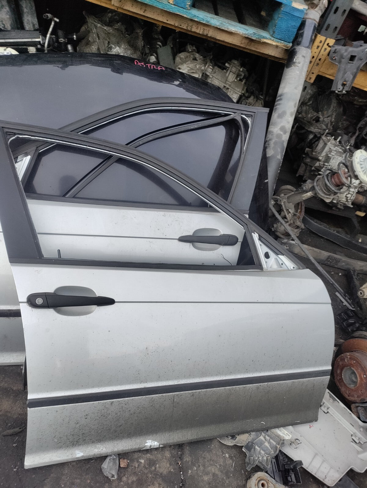 BMW 3 SERIES E46 2002 OSF DRIVER SIDE FRONT DOOR SILVER