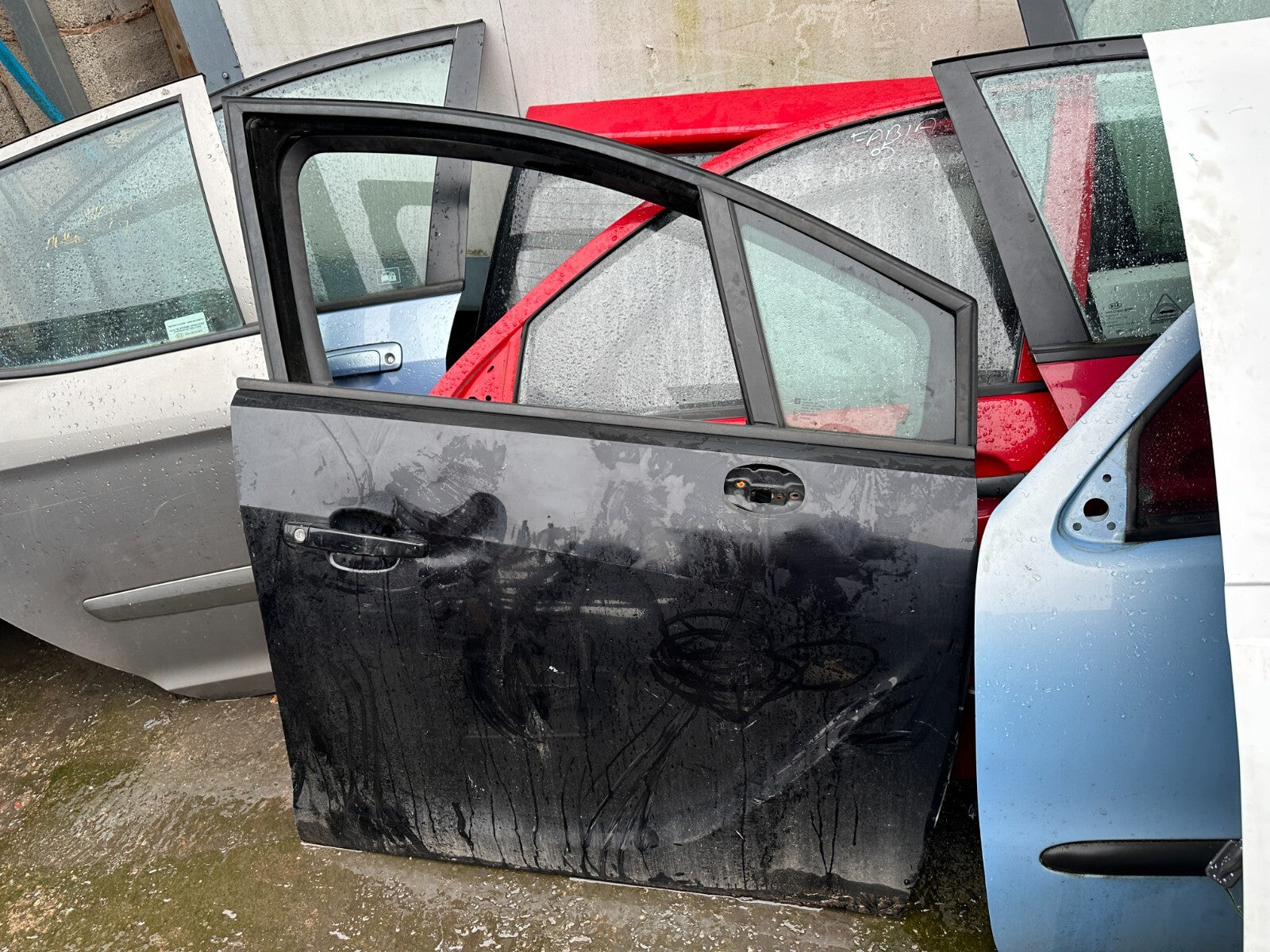 VAUXHALL MERIVA B 2011 OSF DRIVER SIDE FRONT DOOR BLACK DENTS
