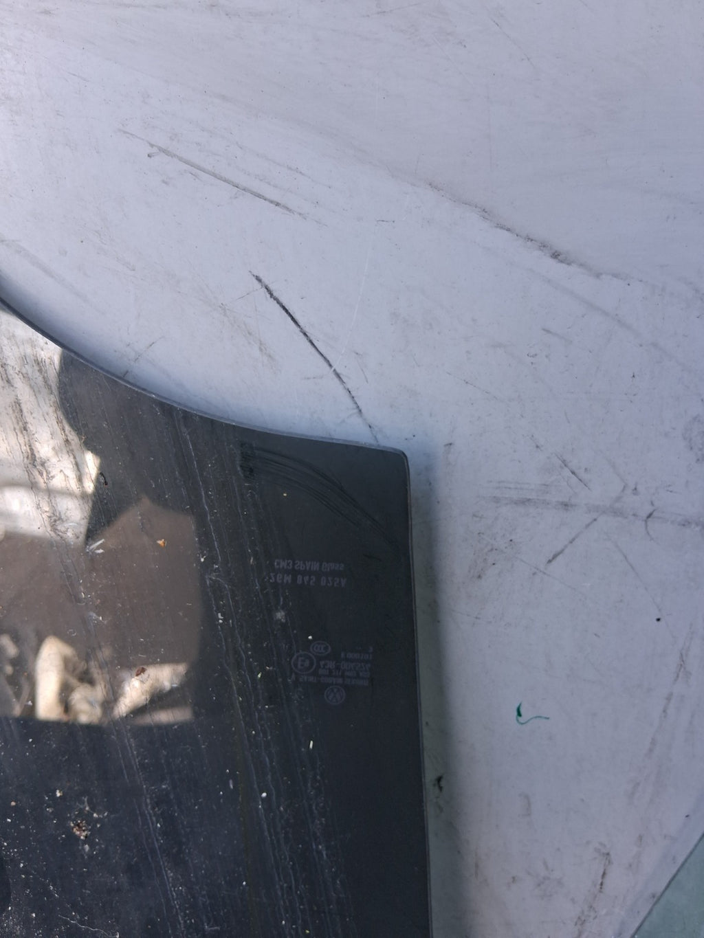 2023 VOLKSWAGEN T CROSS OSR DRIVER SIDE REAR WINDOW GLASS 43R000015
