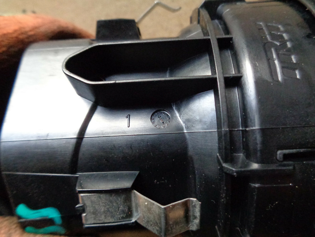 MERCEDES A CLASS A180 2017 ROUND AIR BLOWER VENT STRAIGHT DUCT A1768300754