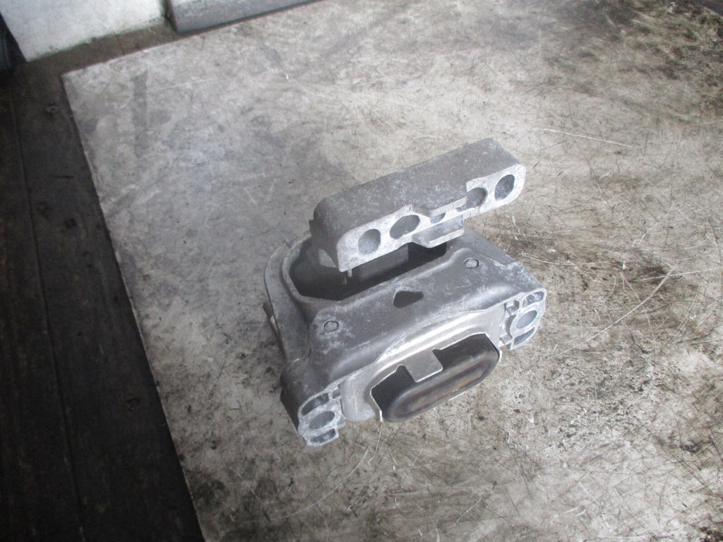 AUDI A3 2015 ENGINE MOUNT BRACKET 5Q0199262CP