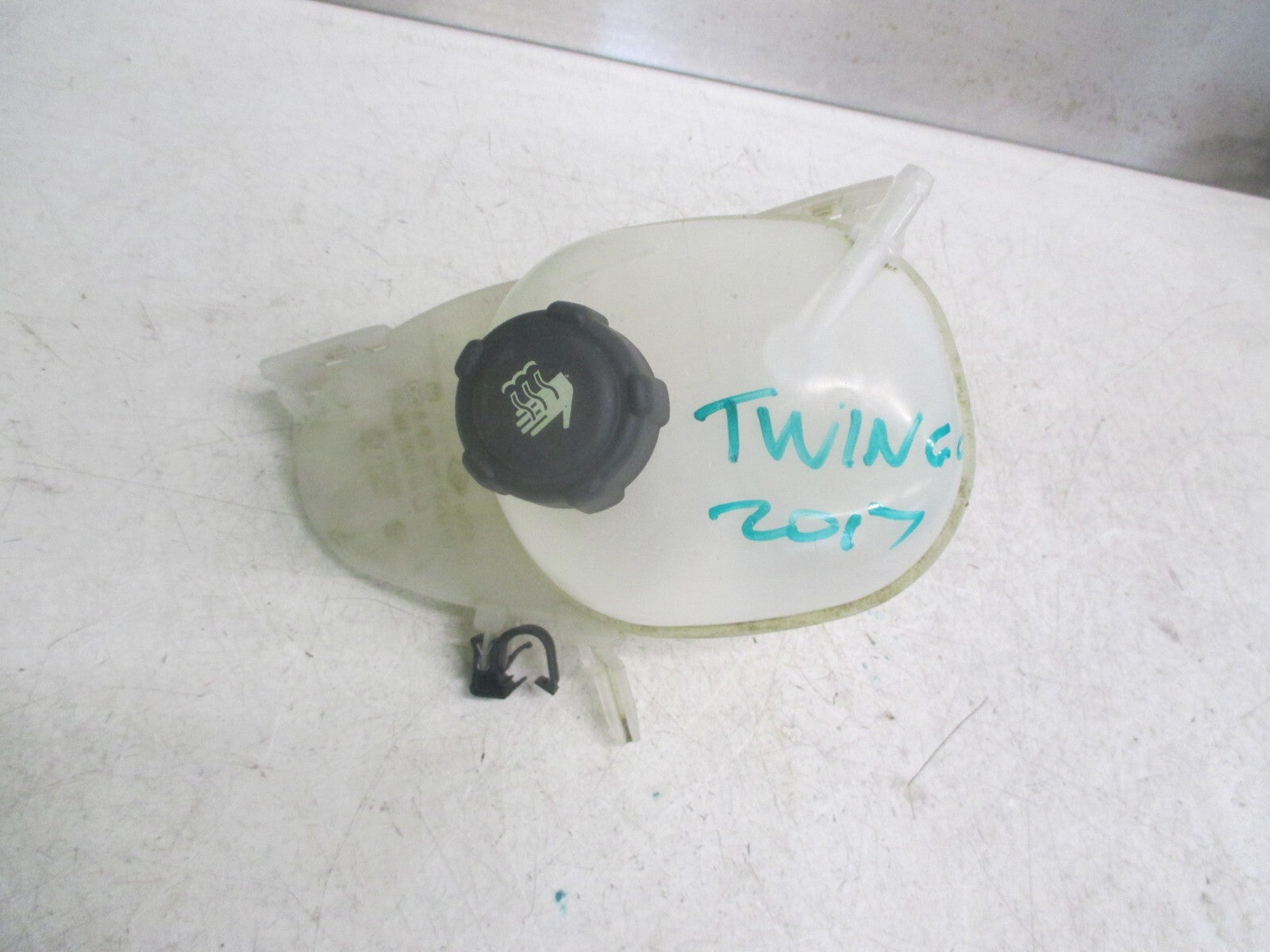 RENAULT TWINGO 2017  COOLANT EXPANSION BOTTLE RESERVOIR