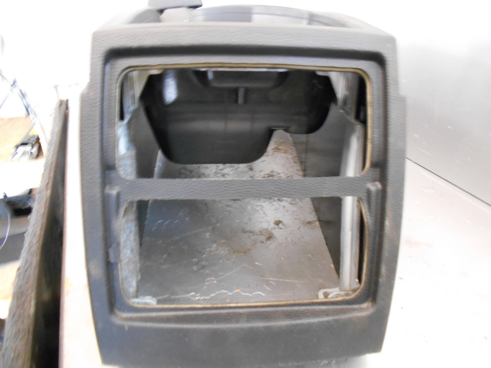 BMW 520D E61 2005 CENTRE CONSOLE BLACK 727584