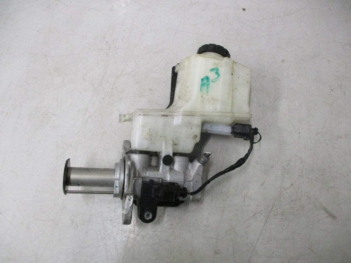 AUDI A3 8V S LINE 2.0 TDI 2017 BRAKE MASTER CYLINDER FLUID RESERVOIR 502611301G