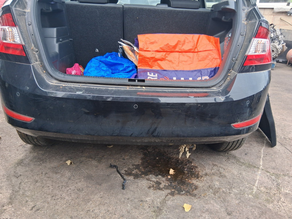 2020 SKODA FABIA MK3 NJ HATCHBACK COMPLETE REAR BUMPER WITH PDC SENSOR BLACK