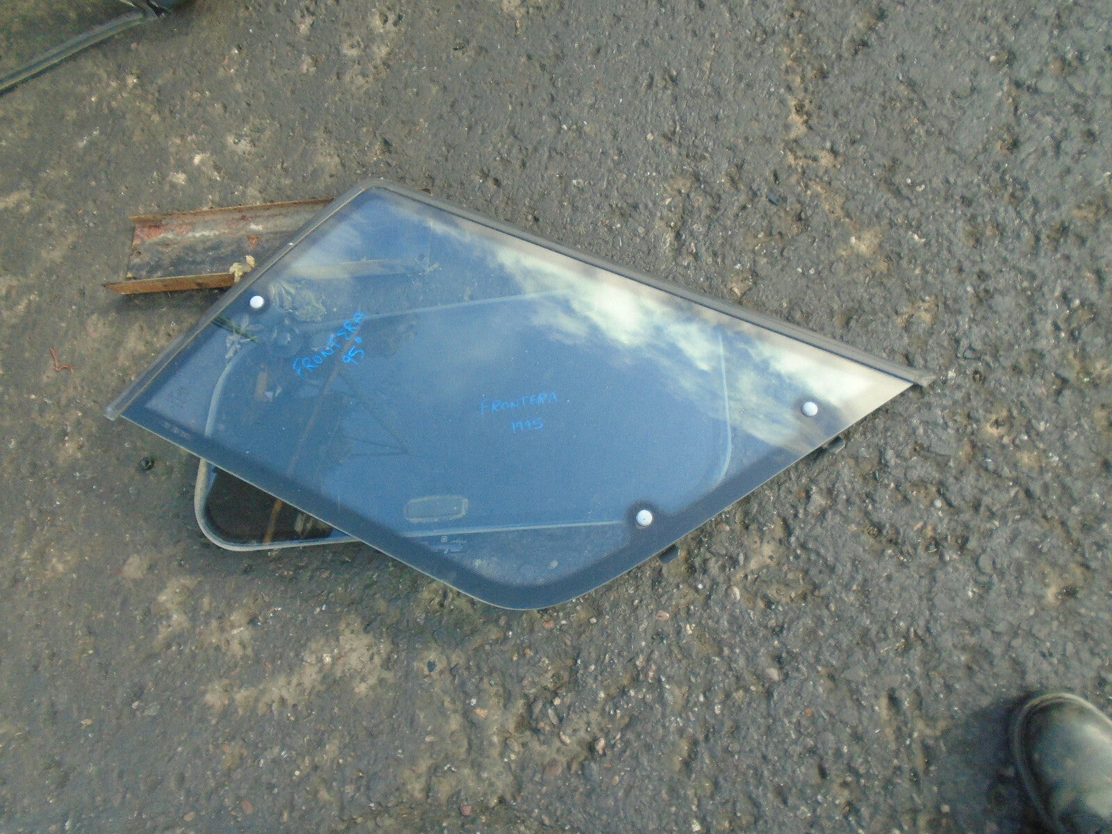 VAUXHALL FRONTERA MK1 1995 3 DOOR OSR DRIVER REAR QUARTER WINDOW GLASS