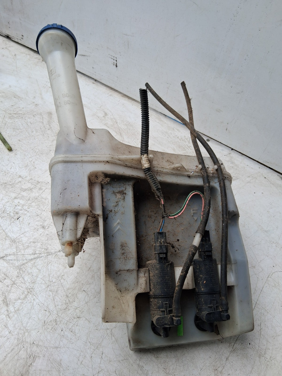 2008 CITROEN C1 MK1 FRONT WINDSCREEN WASHER WATER BOTTLE TANK