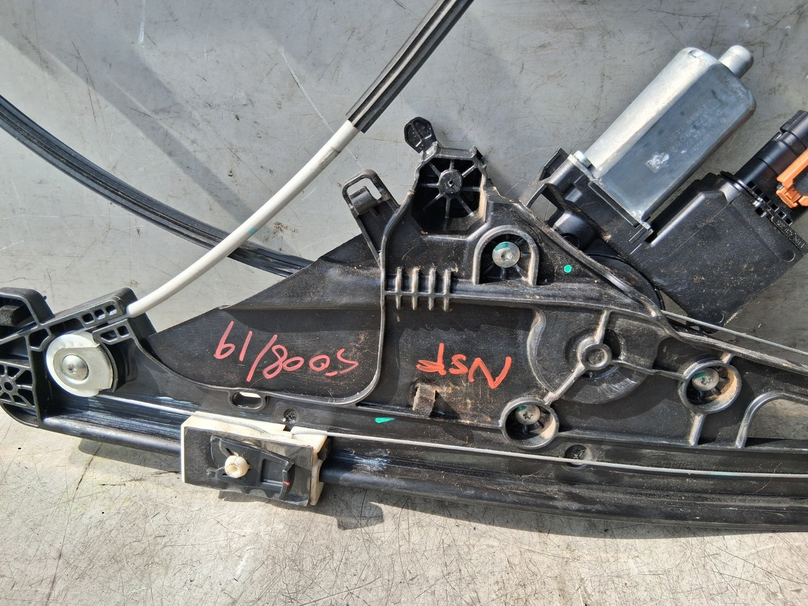 2019 PEUGEOT 5008 MK2 NSF PASSENGER SIDE FRONT WINDOW MOTOR REGULATOR 9830389380