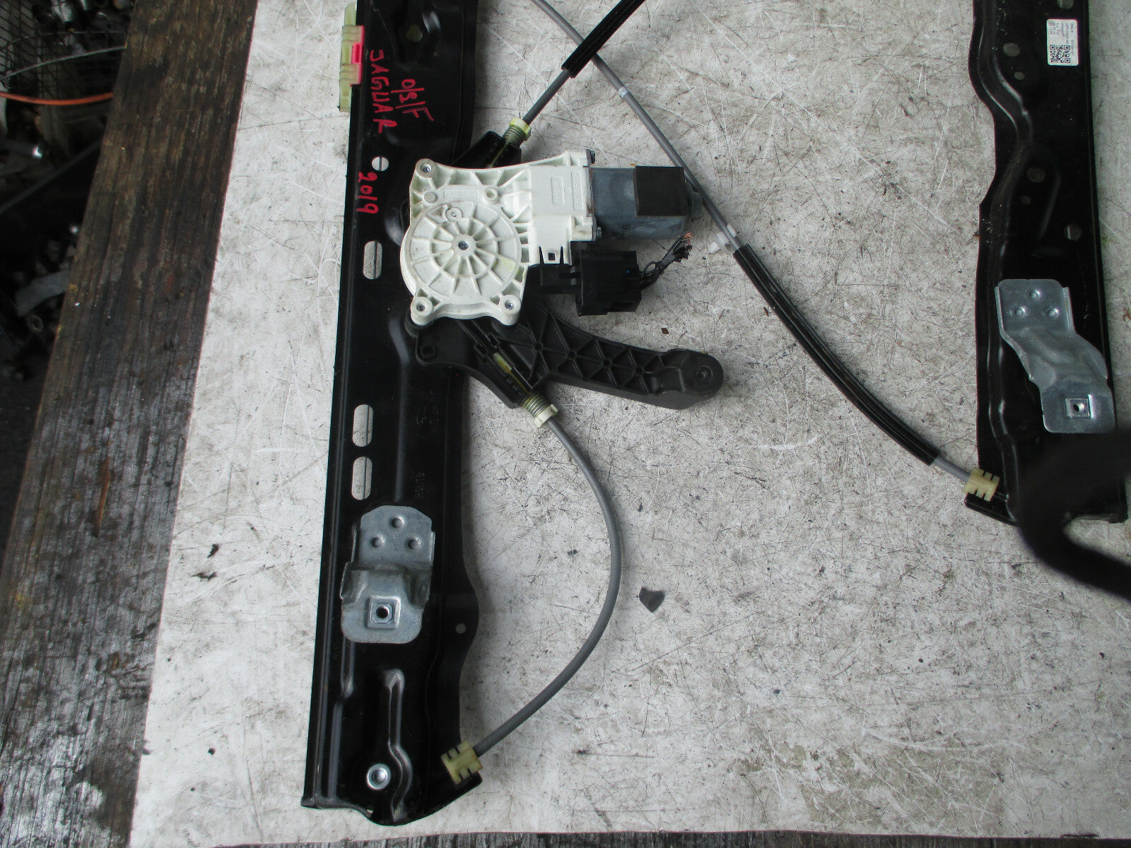 JAGUAR XE 2019 DRIVER FRONT WINDOW REGULATOR MOTOR LX73-23200-AA R9N1BGX7323200