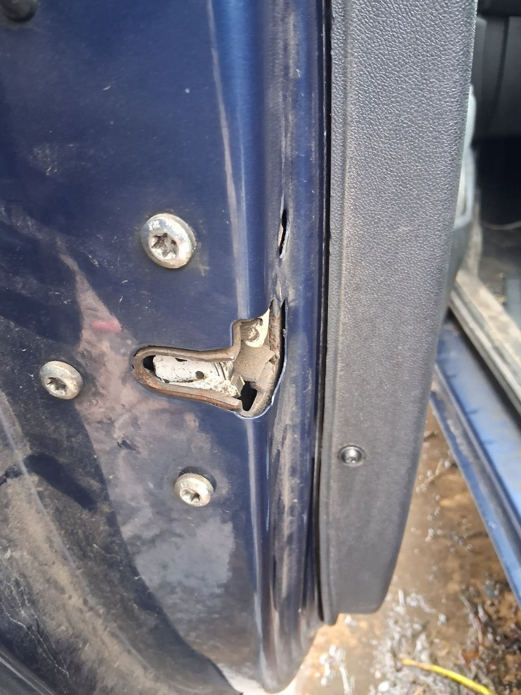2017 VAUXHALL CORSA E NSF PASSENGER SIDE FRONT LEFT DOOR LOCK MECHANISM