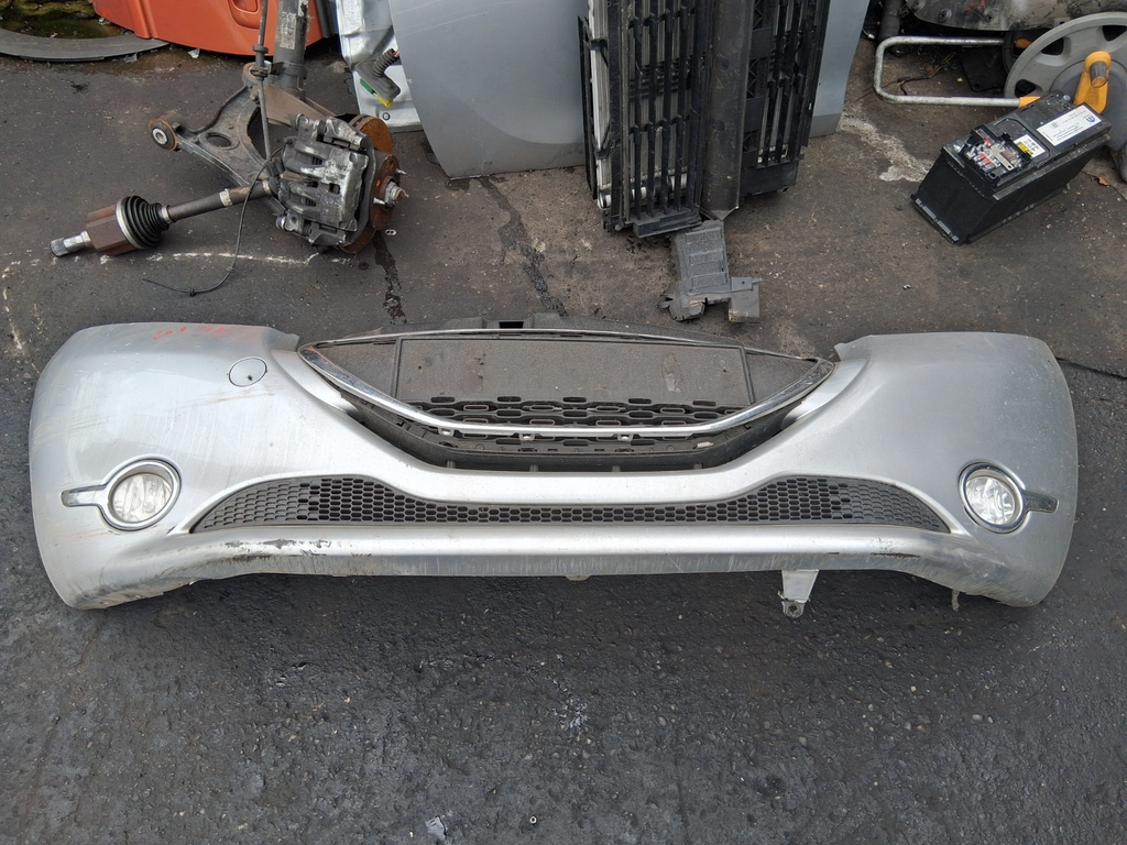 2012 PEUGEOT 208 COMPLETE FRONT BUMPER WITH FOG LIGHTS & GRILLE SILVER