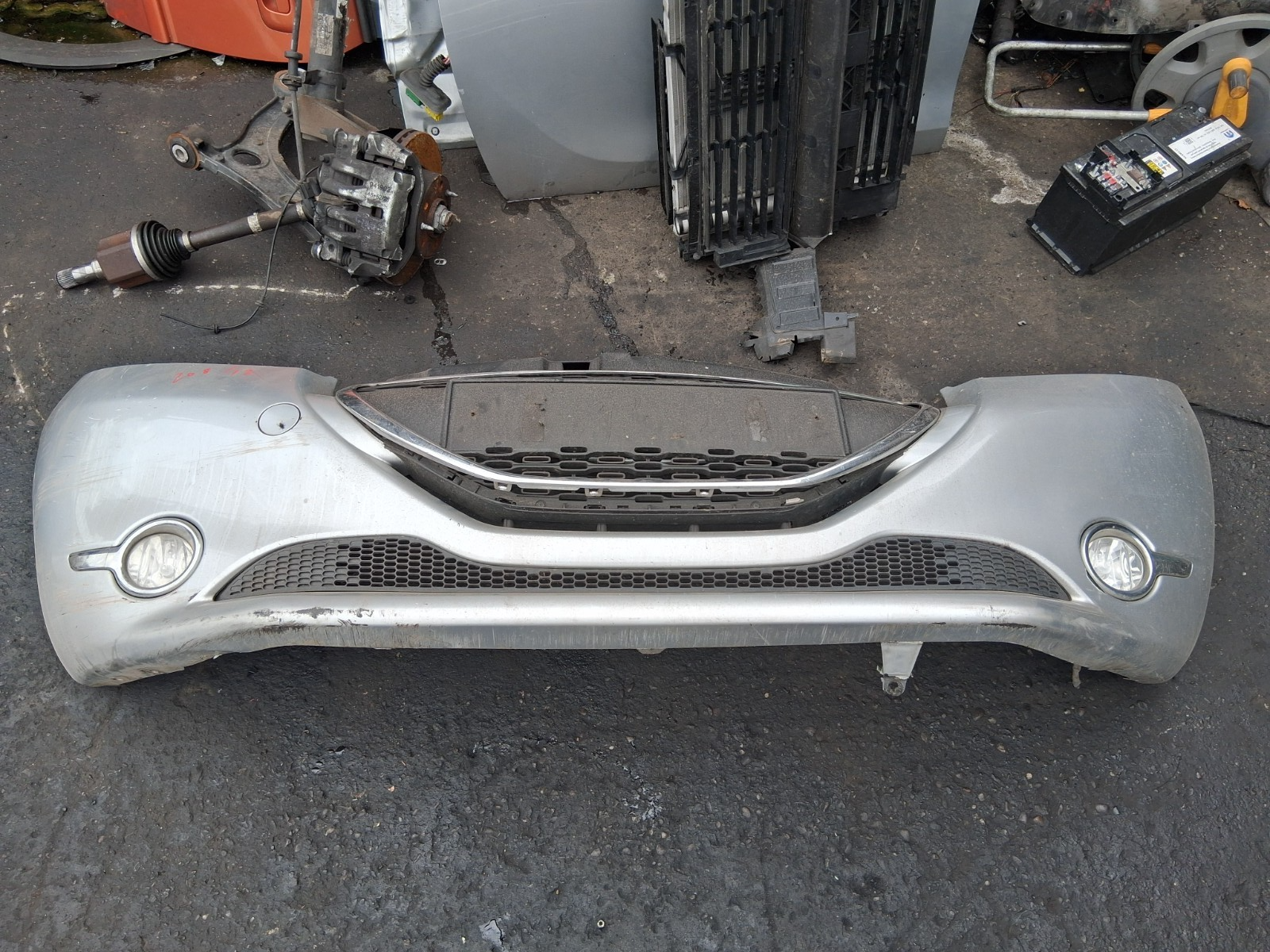 2012 PEUGEOT 208 COMPLETE FRONT BUMPER WITH FOG LIGHTS & GRILLE SILVER