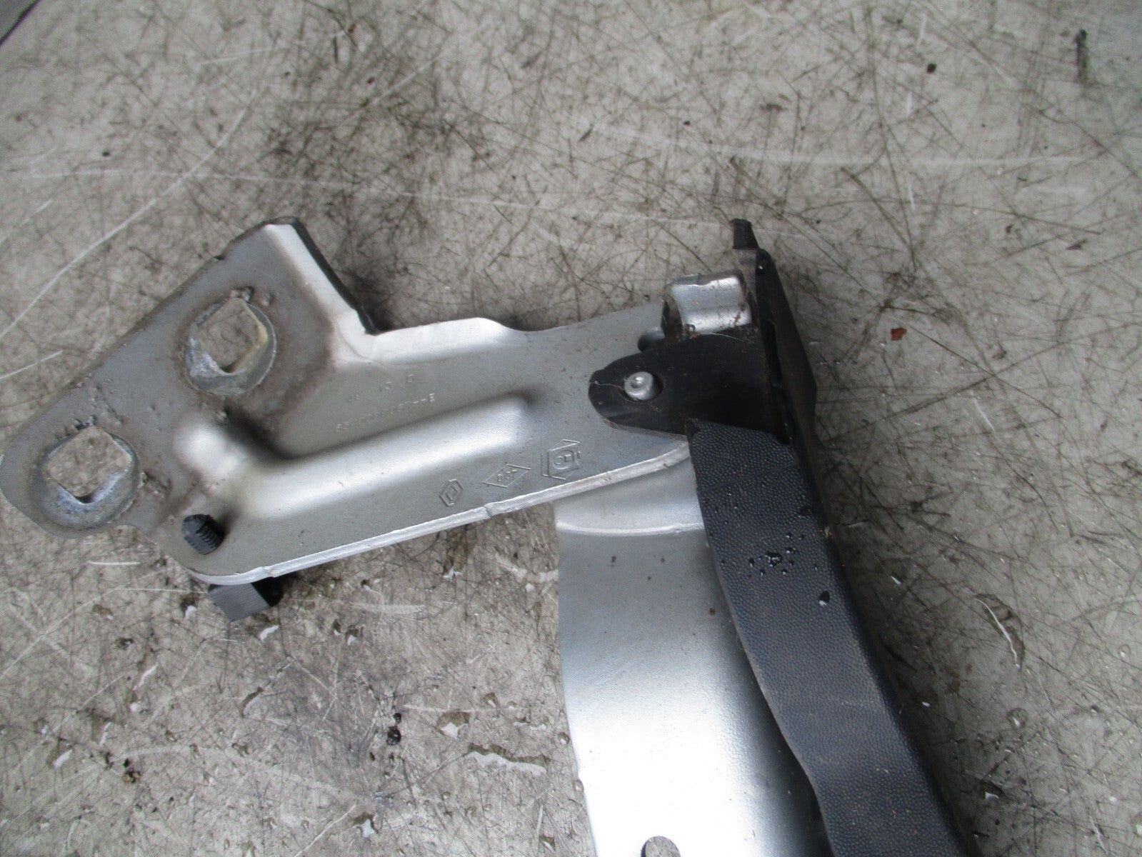 2013 RENAULT MASTER MK3 BONNET HINGES PAIR  654010006R