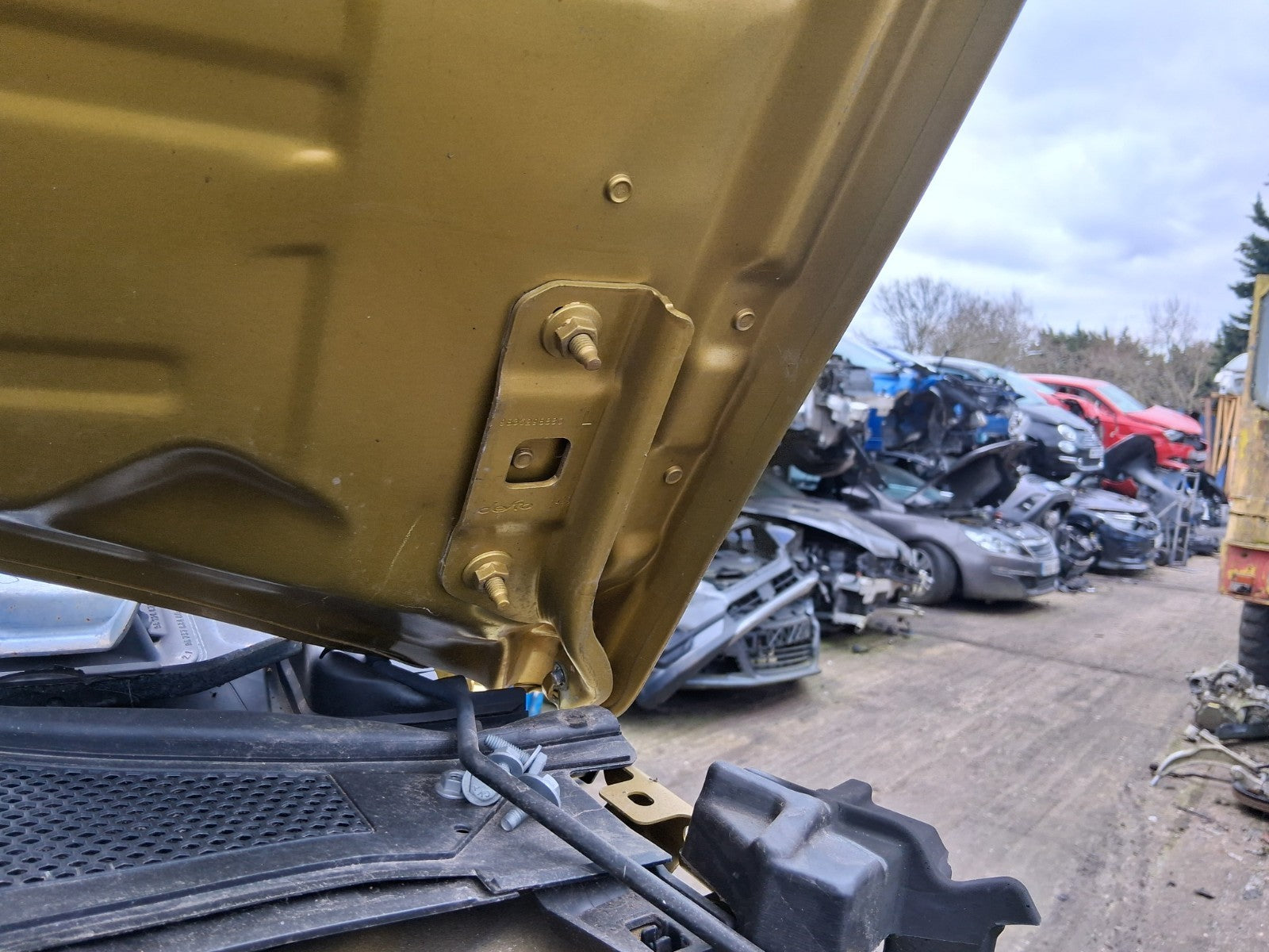 2023 VAUXHALL ASTRA L ESTATE NSF PASSENGER SIDE FRONT RIGHT BONNET HINGE