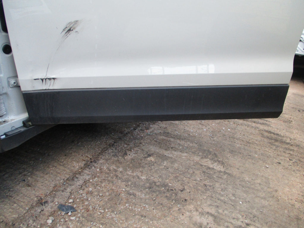 2023 VOLKSWAGEN T CROSS NSF PASSENGER SIDE FRONT LOWER DOOR MOULDING TRIM PANEL