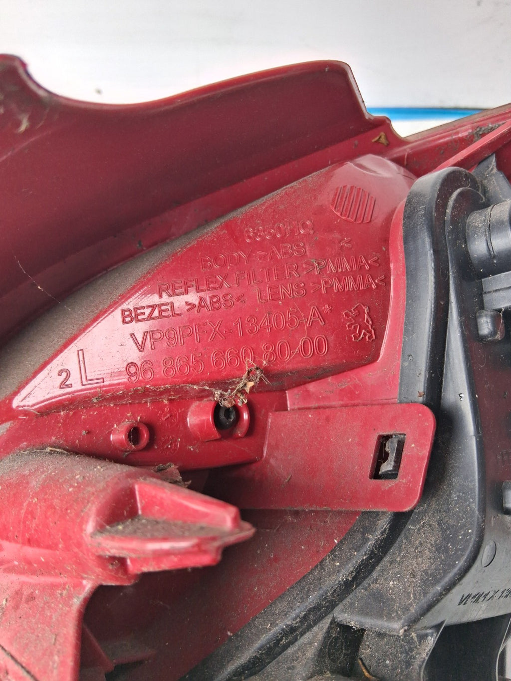 2012 PEUGEOT 207 NSR NEAR LEFT PASSENGER SIDE REAR TAIL LIGHT 9686565980