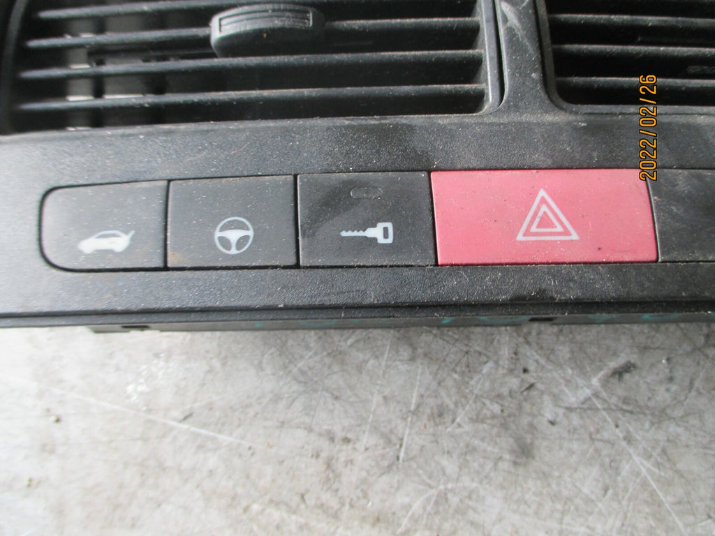 FIAT GRANDE PUNTO 2006 CENTRE AIR VENTS WITH HAZARD SWITCH 735383233