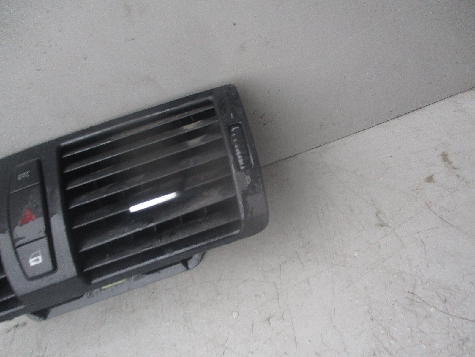 BMW 1 SERIES 2010 E87 DASHBOARD VENT & HAZARD SWITCH 705918913