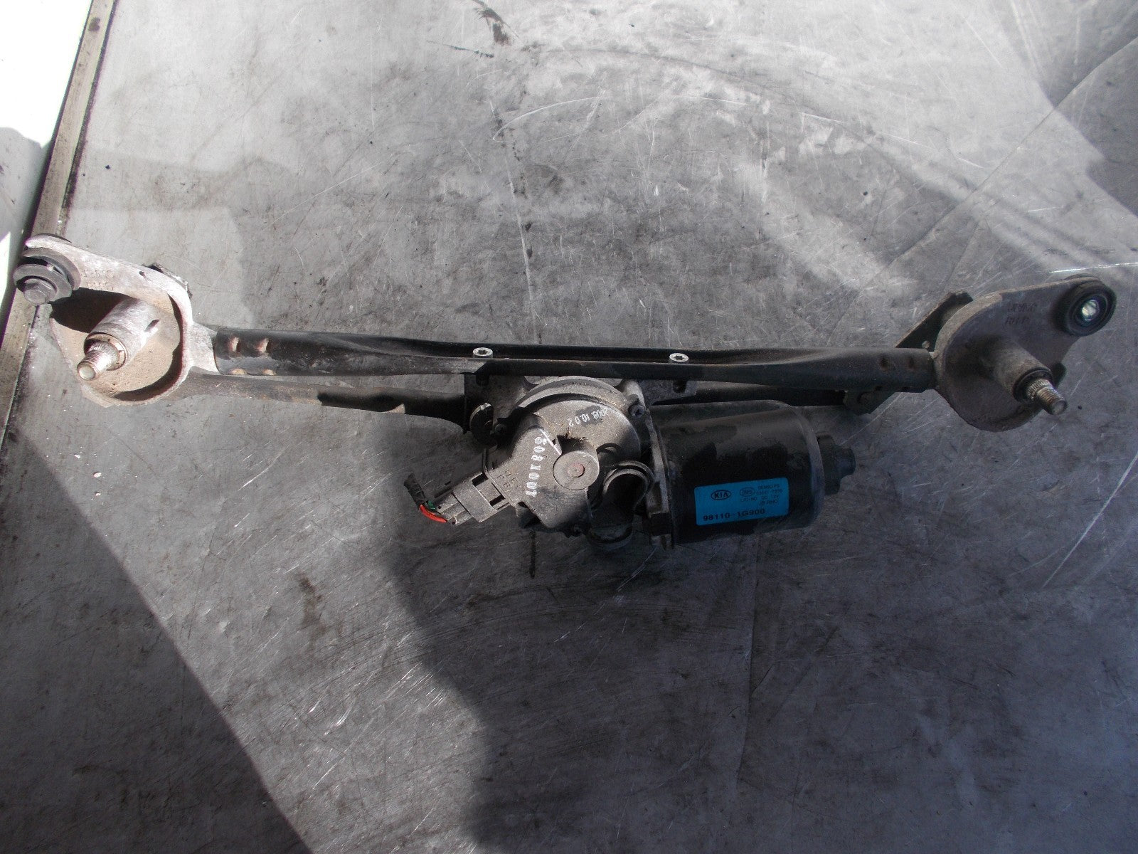 KIA RIO MK2 2008 FRONT WINDSCREEN WIPER MOTOR LINKAGE 981101G900