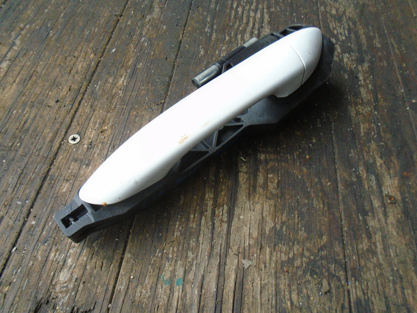 HYUNDAI I10 MK2 2015 OSF DRIVER SID EFRONT EXTERIOR DOOR HANDLE WHITE