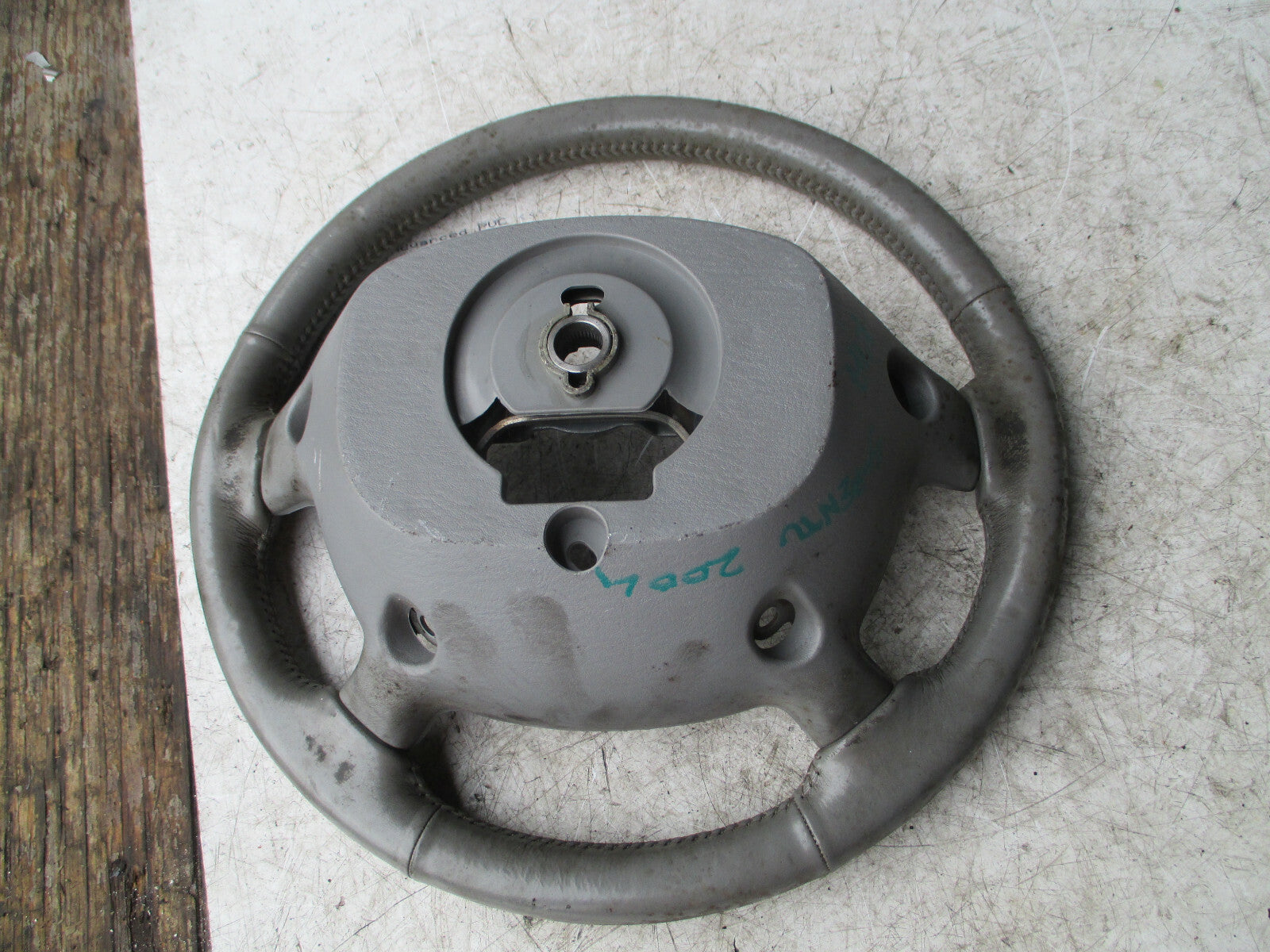 KIA SEDONA MK1 2004 4 SPOKE STEERING WHEEL CREAM