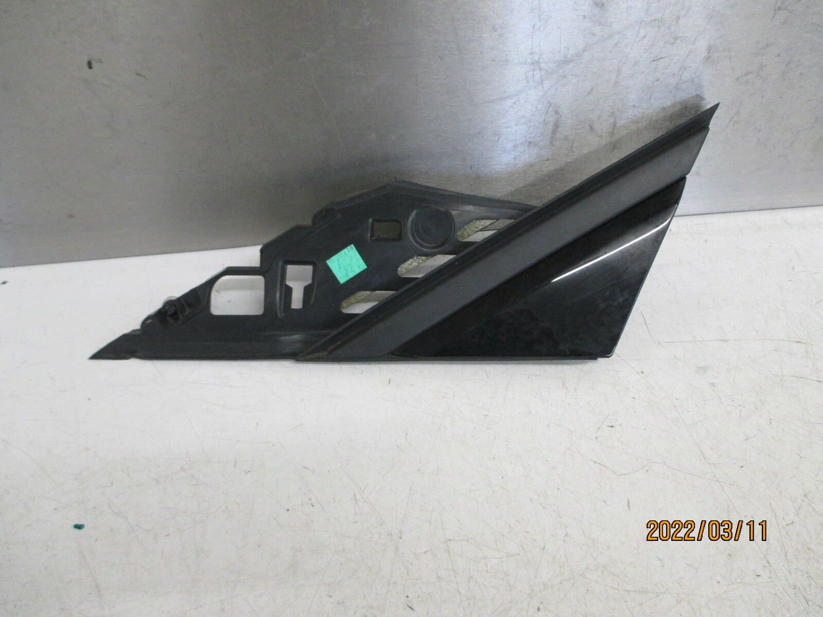 VAUXHALL GRANDLAND X 2018 NSF PASSENGER FRONT DOOR GLASS TRIM