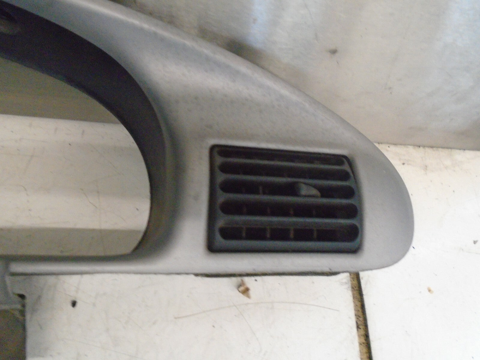 FORD RANGER MK1 2002 SPEEDOMETER SURROUND VENTS TRIM PANEL UM4855420