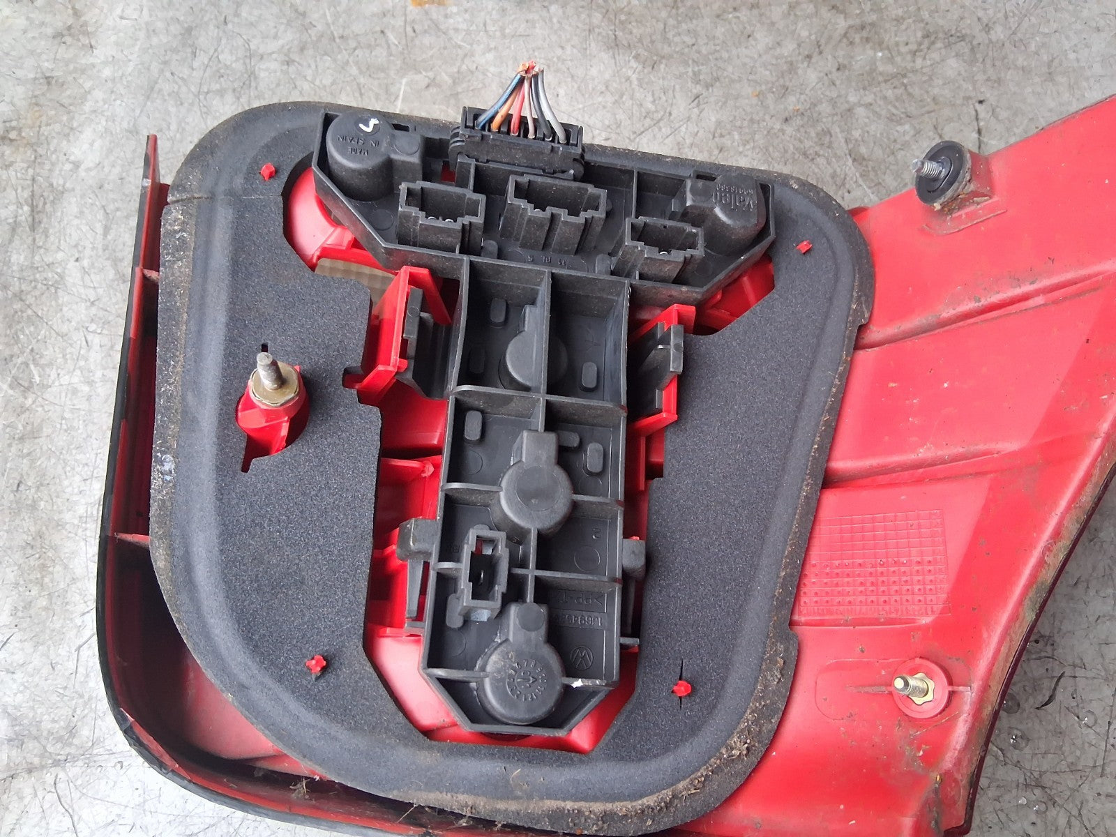 2002 VW VOLKSWAGEN GOLF MK4 OSR DRIVER SIDE REAR RIGHT TAIL LIGHT 1J6945096R