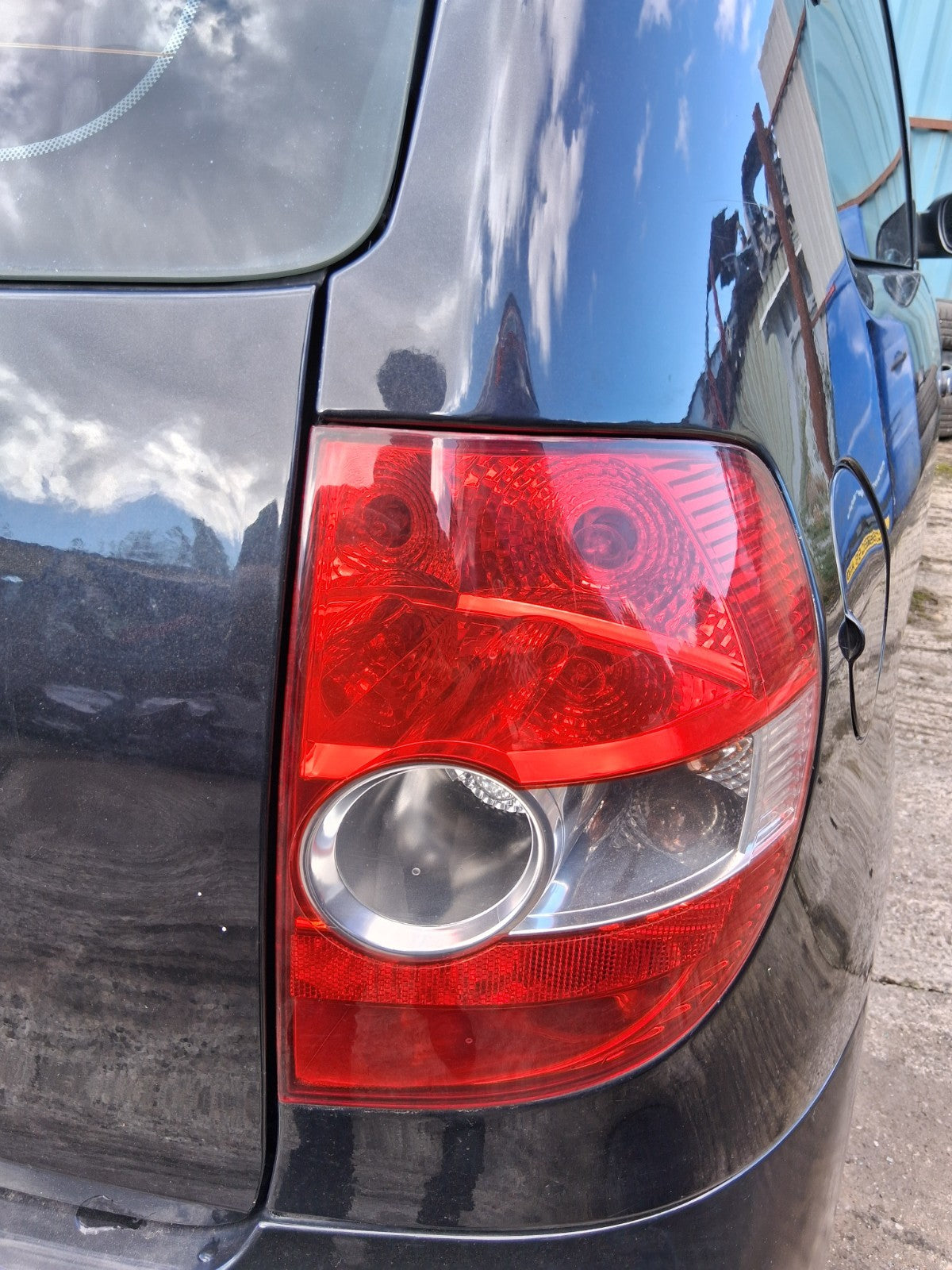 2011 VW VOLKSWAGEN FOX OSR DRIVER SIDE REAR RIGHT TAIL LIGHT