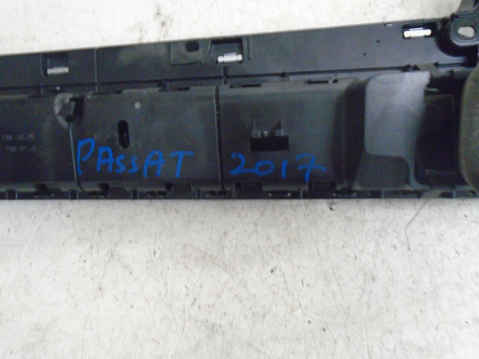 VOLKSWAGEN PASSAT 2017 B8 CENTRE DASHBOARD AIR VENT 3G2857083