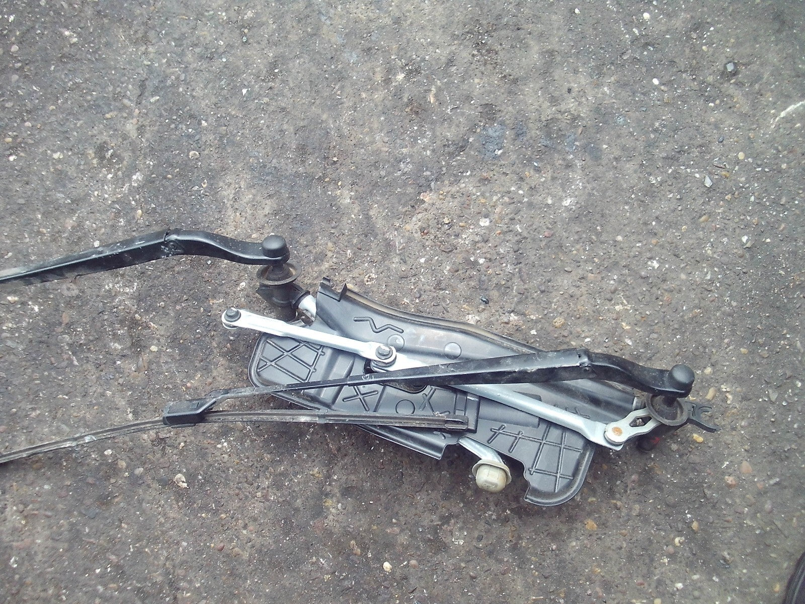 2021 CITROEN C4 MK3 FRONT WINDSCREEN WIPER MOTOR WITH LINKAGE 9824534680