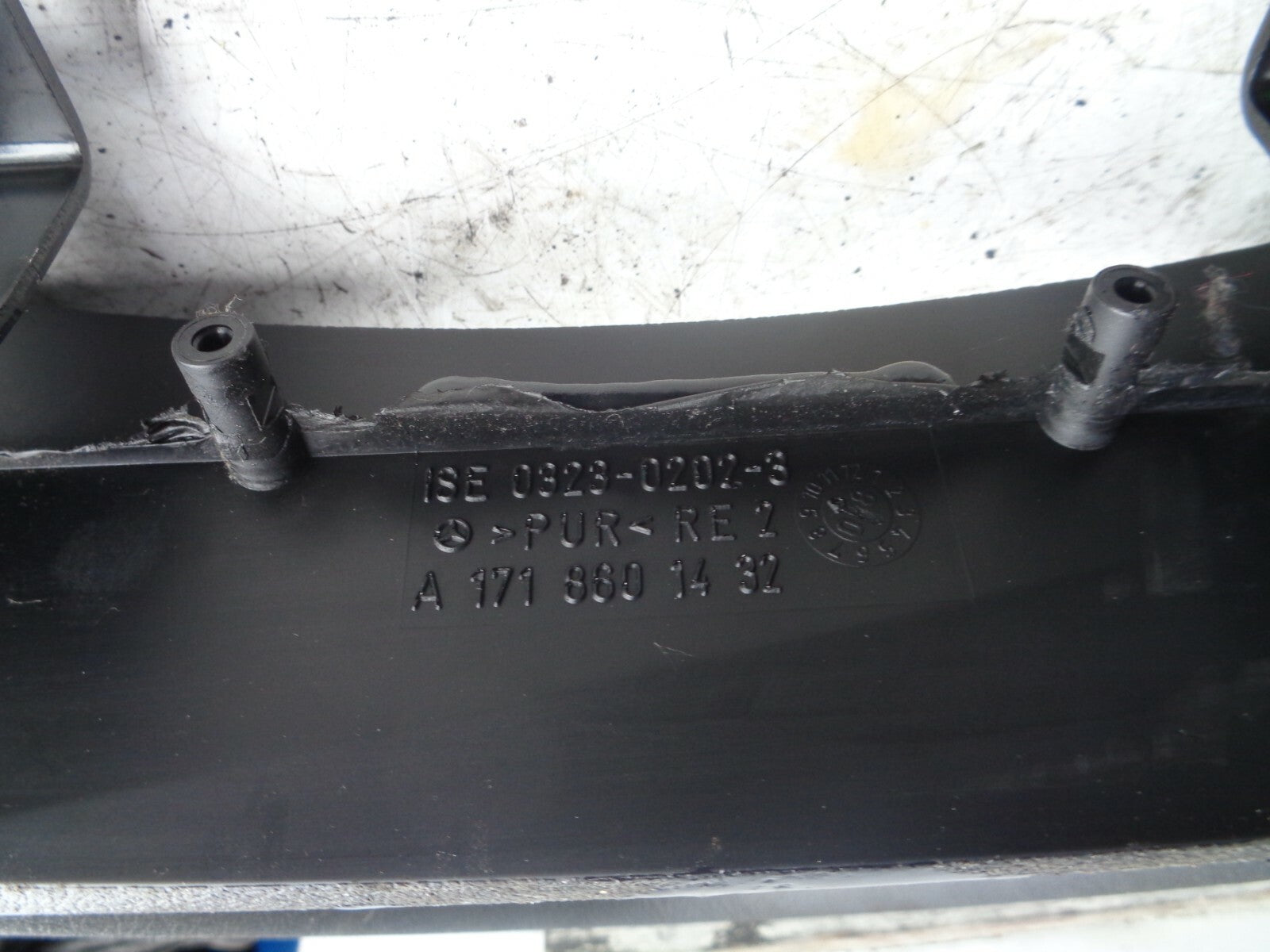 MERCEDES BENZ SLK 2010 CONVERTIBLE PAIR OF HEAD REST ROLL OVER BAR a1718601332