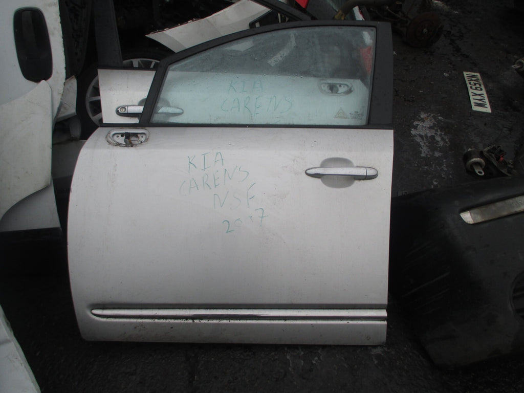 KIA CARENS MK2 2007 NSF PASSENGER SIDE FRONT DOOR SILVER
