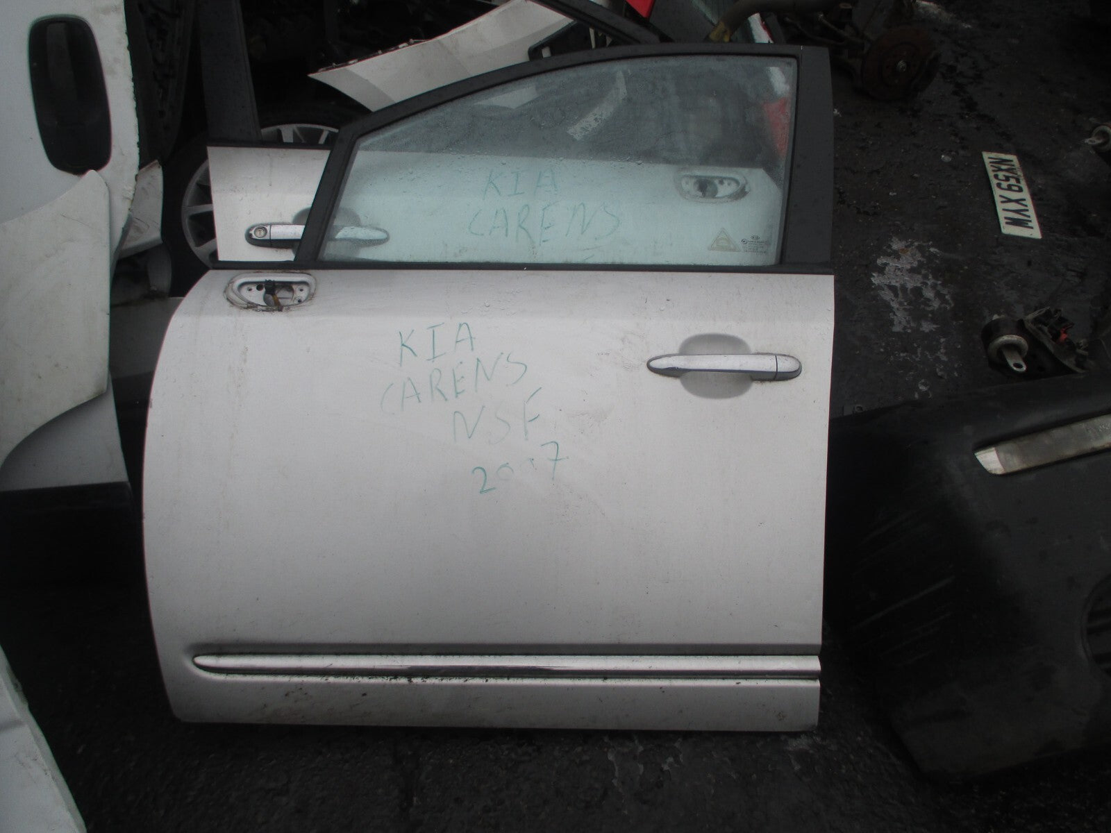 KIA CARENS MK2 2007 NSF PASSENGER SIDE FRONT DOOR SILVER