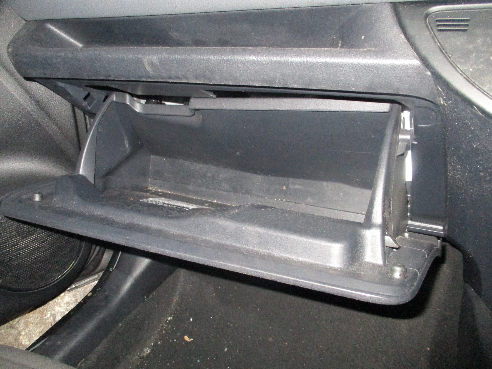 TOYOTA YARIS MK3 2018 NSF PASSENGER SIDE FRONT STORAGE GLOVEBOX
