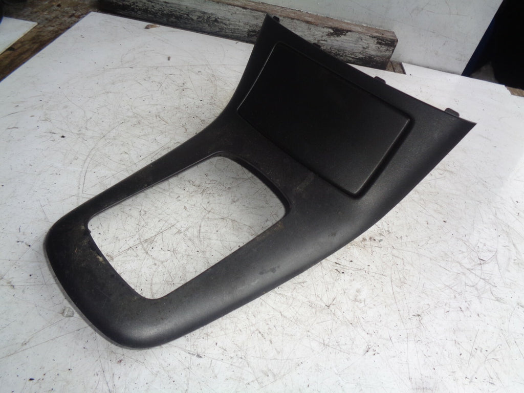 TOYOTA AVENSIS MK2 T250 2007 2.2 D4D DIESEL CENTRE CONSOLE SURROUND TRIM