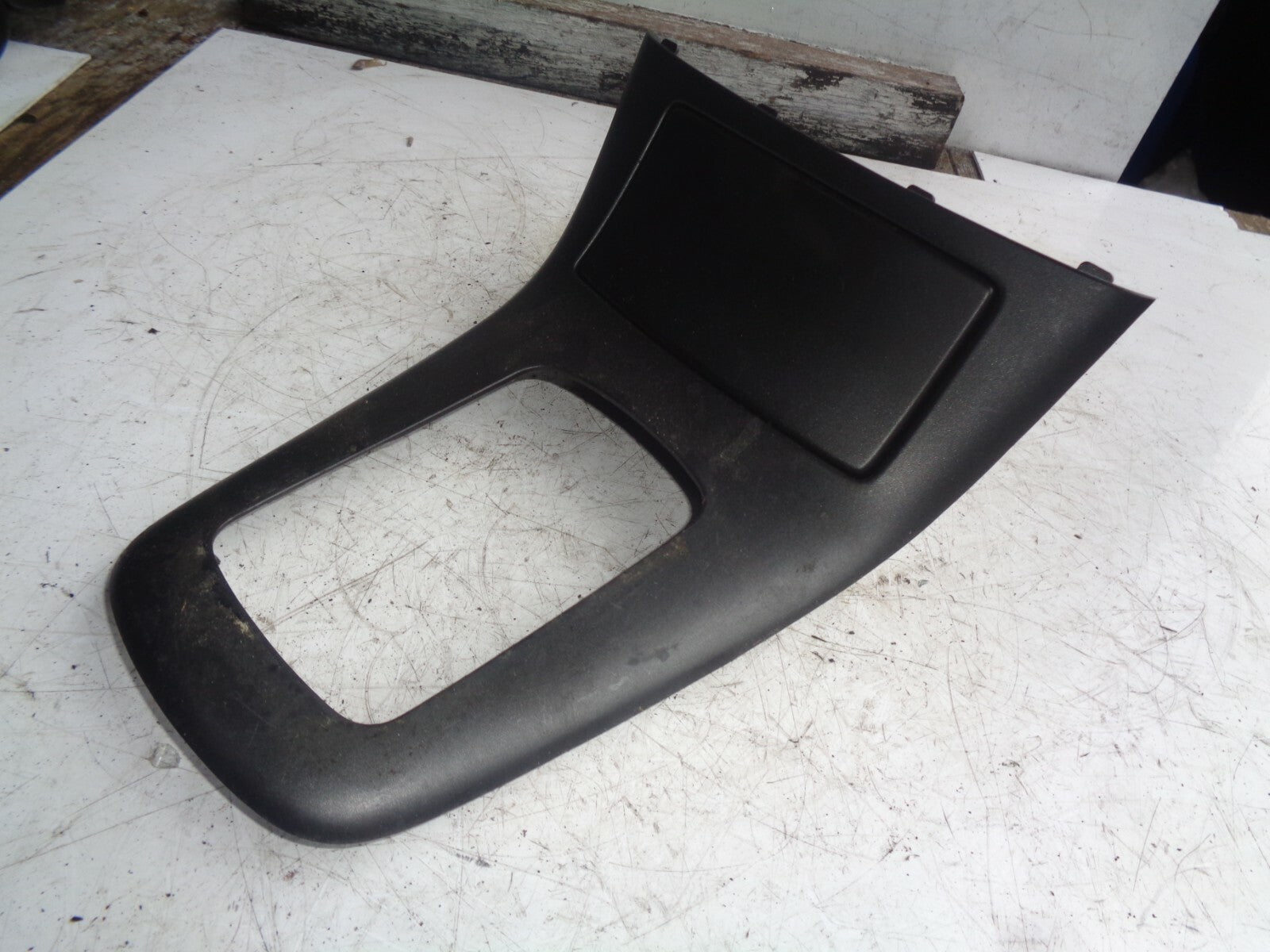 TOYOTA AVENSIS MK2 T250 2007 2.2 D4D DIESEL CENTRE CONSOLE SURROUND TRIM