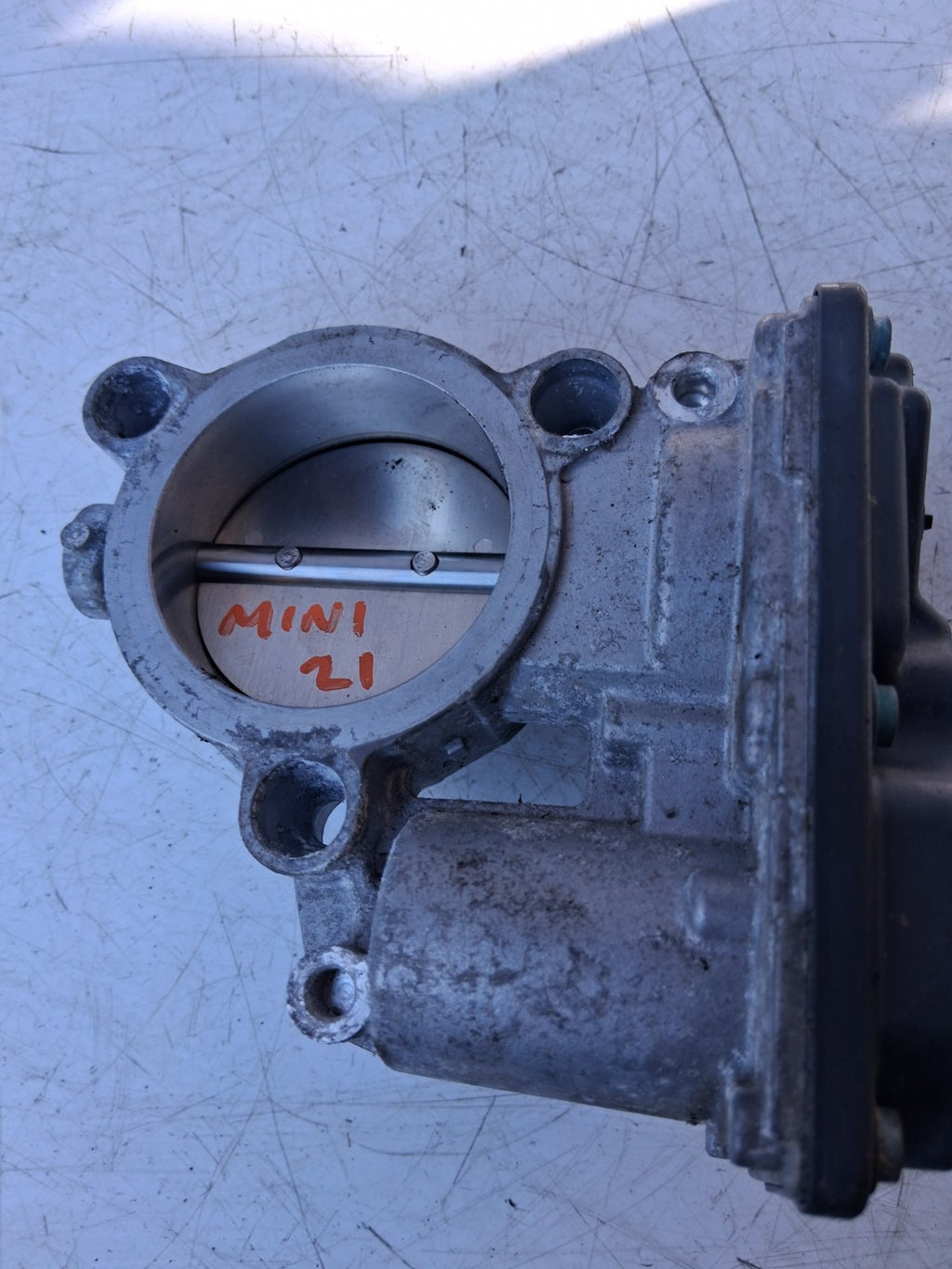 MINI CLUBMAN 2021 THROTTLE BODY 7618838