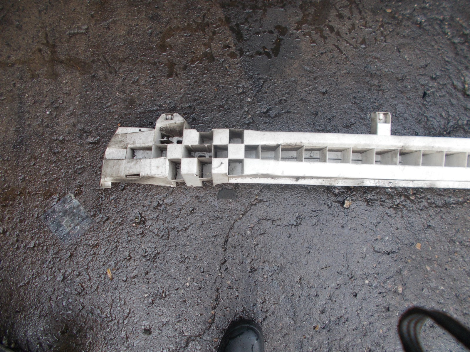 RENAULT CLIO (MK3) REAR BUMPER REINFORCER 8200467197