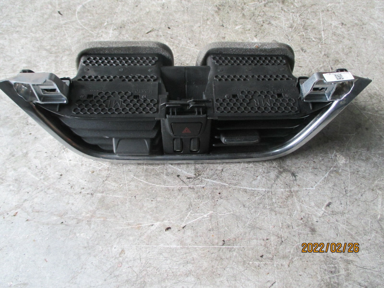 FORD FIESTA 2019 MK8 CENTRE AIR GRILL WITH HAZARD SWITCH H1BB19K617