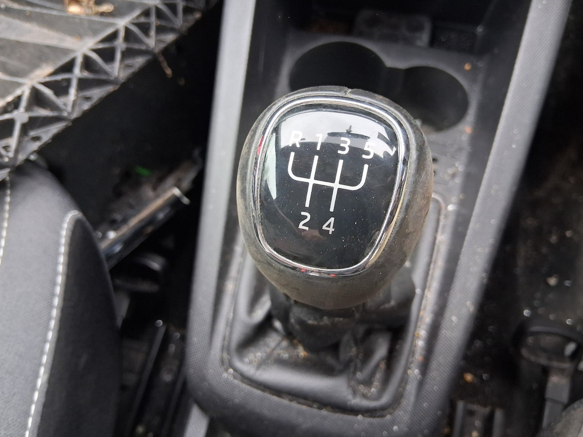 2019 SKODA FABIA MK3 NJ MANUAL GEAR STICK GEAR SHIFTER GEAR LEVER