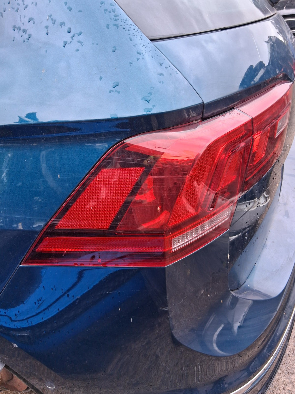 2023 VOLKSWAGEN TIGUAN MK2 FACELIFT NSR PASSENGER SIDE REAR OUTER TAIL LIGHT