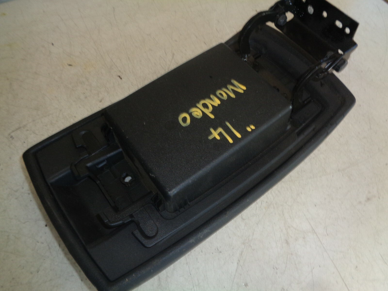 FORD MONDEO MK4 2014 CEMTRE CONSOLE LEATHER ARMREST BLACK