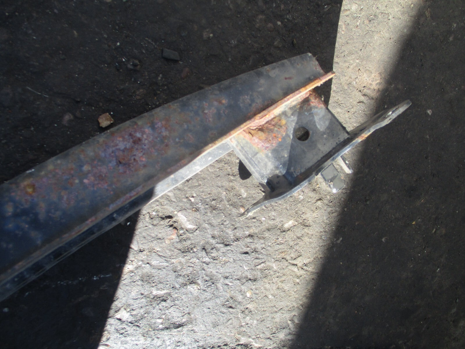 VW VOLKSWAGEN GOLF MK5 2005 REAR BUMPER REINFORCEMENT CRASH BAR