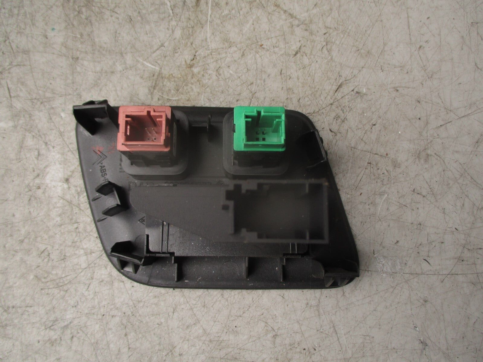 2017 CITROEN C4 MK2 1.6 DIESEL ESP TOGGLE FUEL CAP RELEASE SWITCH 9670241577