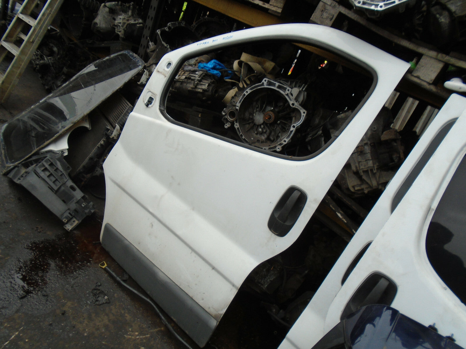 VAUXHALL VIVARO MK1 2011 NSF PASSENGER SIDE FRONT DOOR WHITE